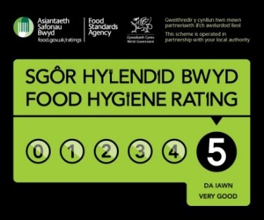 An example image of a 5 rating FHRS sticker in Welsh